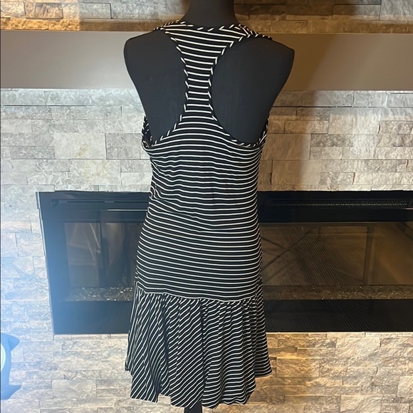 BCBGMaxAzria Black and White Striped Sleeveless Racerback Dress size Medium - Picture 5 of 10